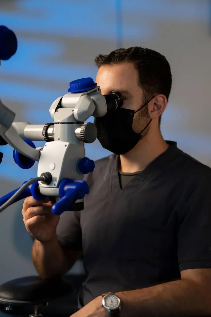 Especialista en endodoncia del equipo del Dr. Gabriel Elías en Querétaro