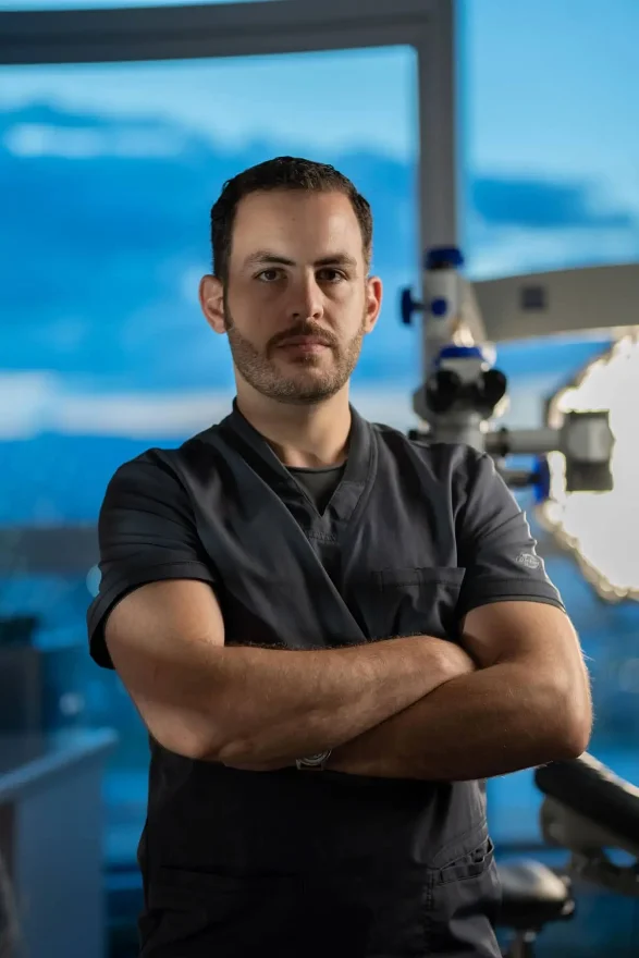 Especialista en endodoncia en clínica del Dr. Gabriel Elías en Querétaro